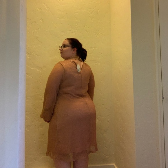 Forever 21 Plus Size Plisse Cutout Mini Dress Size 1X Rose Gold - Picture 4 of 11